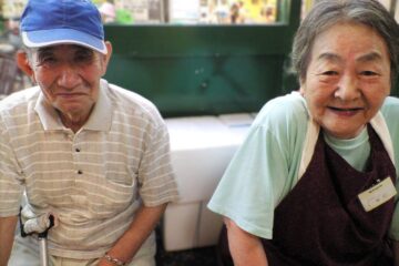 父ケンジと母タエコ
